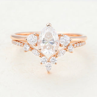 pear-moissanite-three-stones-bridal-ring-set