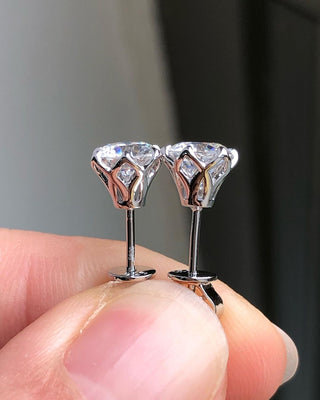 round-cut-moissanite-solitaire-stud-earrings