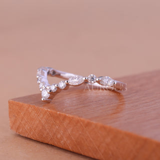 Round & Marquise Cut Curved Moissanite Wedding Band