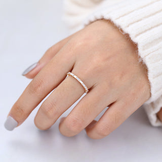 baguette-shaped-moissanite-bar-style-wedding-band