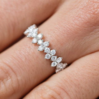 round-shaped-moissanite-cluster-wedding-band