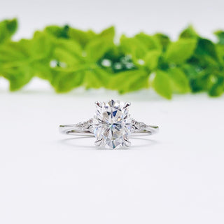 oval-cut-cluster-moissanite-engagement-ring