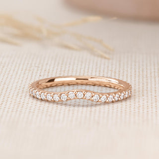 round-shaped-moissanite-curved-wedding-band