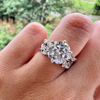 round-cut-pave-moissanite-engagement-ring