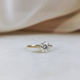 1-0-ct-round-shaped-moissanite-cluster-engagement-ring