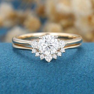 round-shaped-moissanite-three-stone-bridal-set