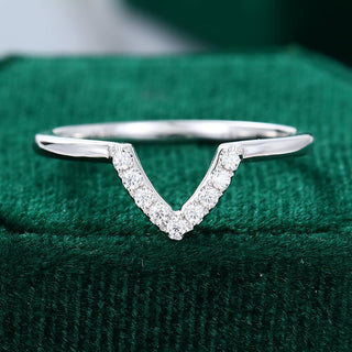 round-moissanite-v-shaped-wedding-band-1