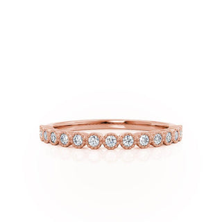 round-shaped-moissanite-curved-style-wedding-band