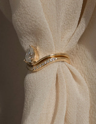 1.0CT Pear Cut Unqiue Curved Pave Moissanite Bridal Ring Set For Her