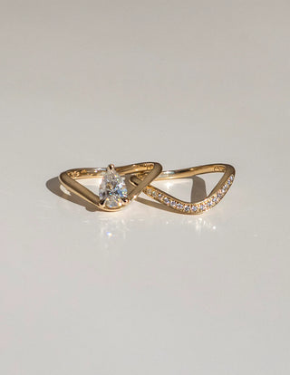 1.0CT Pear Cut Unqiue Curved Pave Moissanite Bridal Ring Set For Her