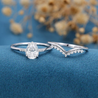 1-0-ct-pear-shaped-moissanite-solitaire-bridal-set