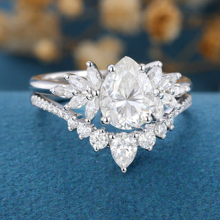 pear-shaped-moissanite-cluster-bridal-set-9