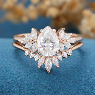 pear-shaped-moissanite-cluster-bridal-set-2