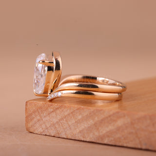 1.0CT Pear Cut Diamond Unique Curved Moissanite Bridal Ring Set