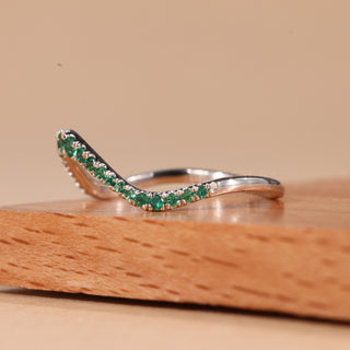 Round Cut Green Gemstone Curved Moissanite Wedding Band