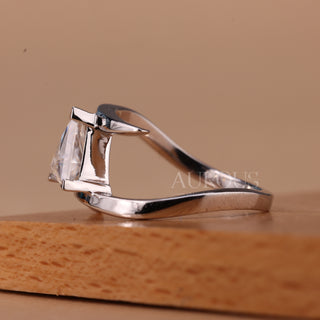1.0CT Triangle Cut Diamond Unique Solitaire Engagement Ring