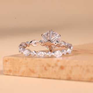 1.0CT Round Brilliant Cut Vintage Style Moissanite Engagement Ring
