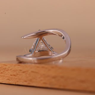 1.0CT Triangle Cut Diamond Unique Solitaire Engagement Ring