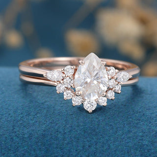 pear-shaped-moissanite-cluster-bridal-set-5