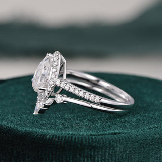 pear-cut-halo-moissanite-bridal-ring-set-1