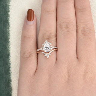 pear-cut-cluster-moissanite-bridal-ring-set-2