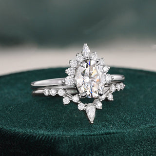 pear-cut-cluster-moissanite-bridal-ring-set-3