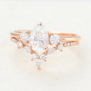 pear-moissanite-three-stones-bridal-ring-set