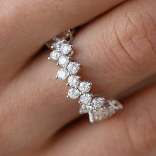 round-shaped-moissanite-cluster-wedding-band