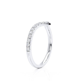 round-shaped-moissanite-curved-style-wedding-band-3