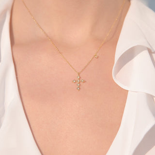 cross-round-cut-diamond-necklace-gift-for-women