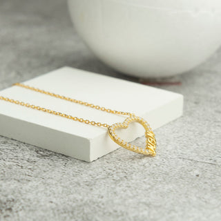 round-cut-diamond-heart-mom-necklace-gift-for-women