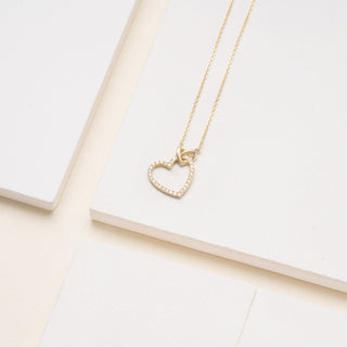 round-cut-diamond-heart-necklace-for-her