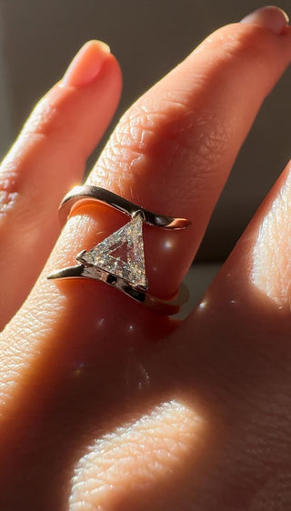 triangle-cut-diamond-engagement-ring-for-her