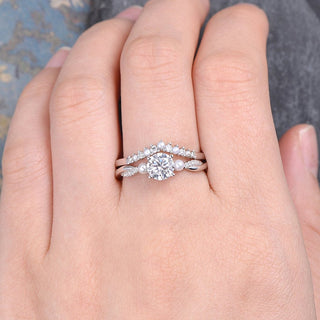 round-twisted-pave-moissanite-bridal-ring-set