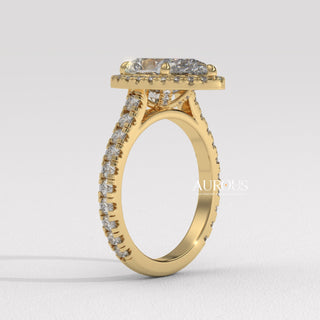 pear shaped ring for her, pear cut diamond with side stones, pear diamond three stone ring, pear shaped diamond gold band