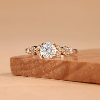 round cut diamond engagement ring, gold round diamond ring, round brilliant diamond ring