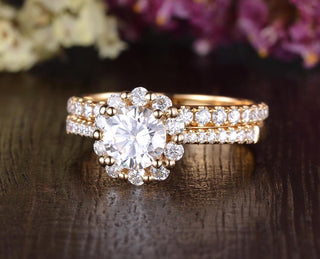 round-halo-pave-moissanite-bridal-ring-set