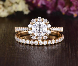 round-halo-pave-moissanite-bridal-ring-set