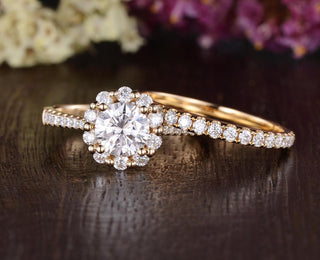 0-75-ct-round-halo-pave-moissanite-bridal-ring-set