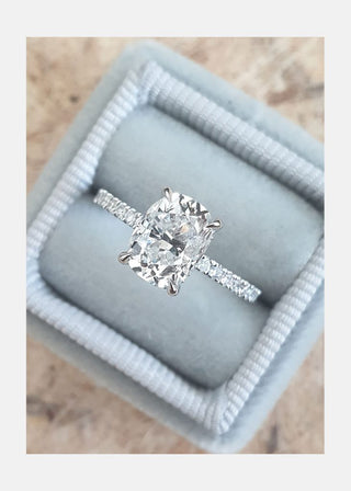 Moissanite fire and sparkle