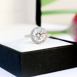 Pros and cons of moissanite rings