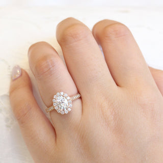 Moissanite wedding jewelry for beach wedding