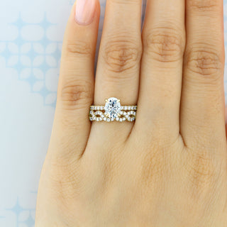 Moissanite wedding set with sophisticated appearance