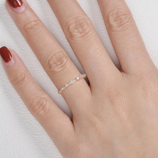 Moissanite engagement rings with minimalist intertwined styles