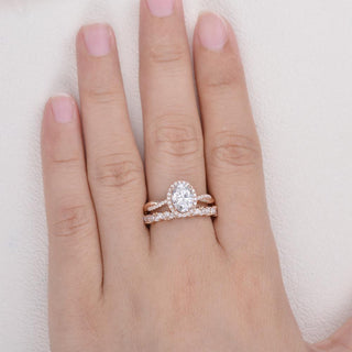 Vintage-inspired oval moissanite engagement rings with platinum