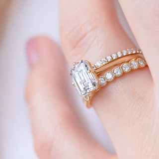 Moissanite wedding set with online chat support
