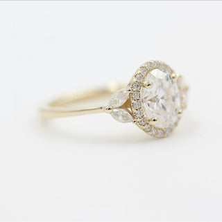 Vintage-inspired princess cut moissanite engagement rings under $500