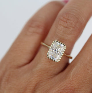 Vintage-inspired filigree moissanite engagement rings under $1000