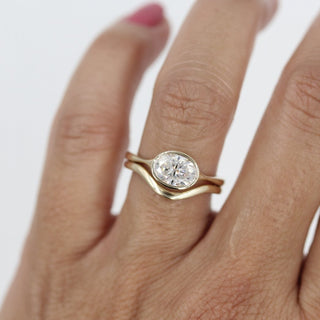 Vintage-inspired halo moissanite engagement rings under $1000