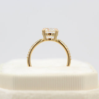 Vintage-inspired round moissanite engagement rings